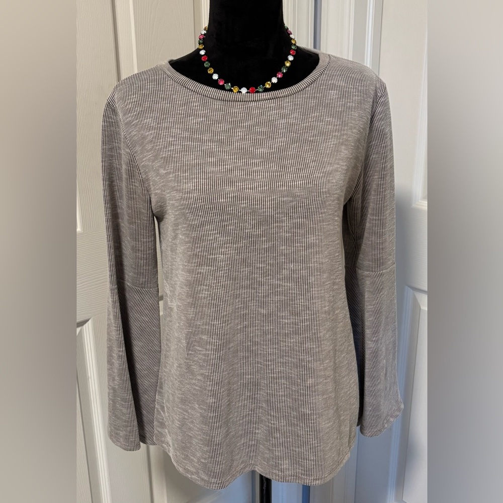 Cozy Casual Bell Sleeve Top Size Medium